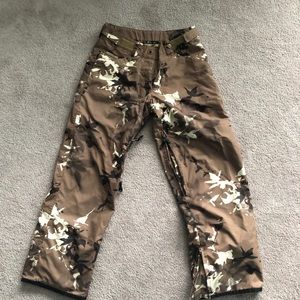 O’neill snow pants. Size S